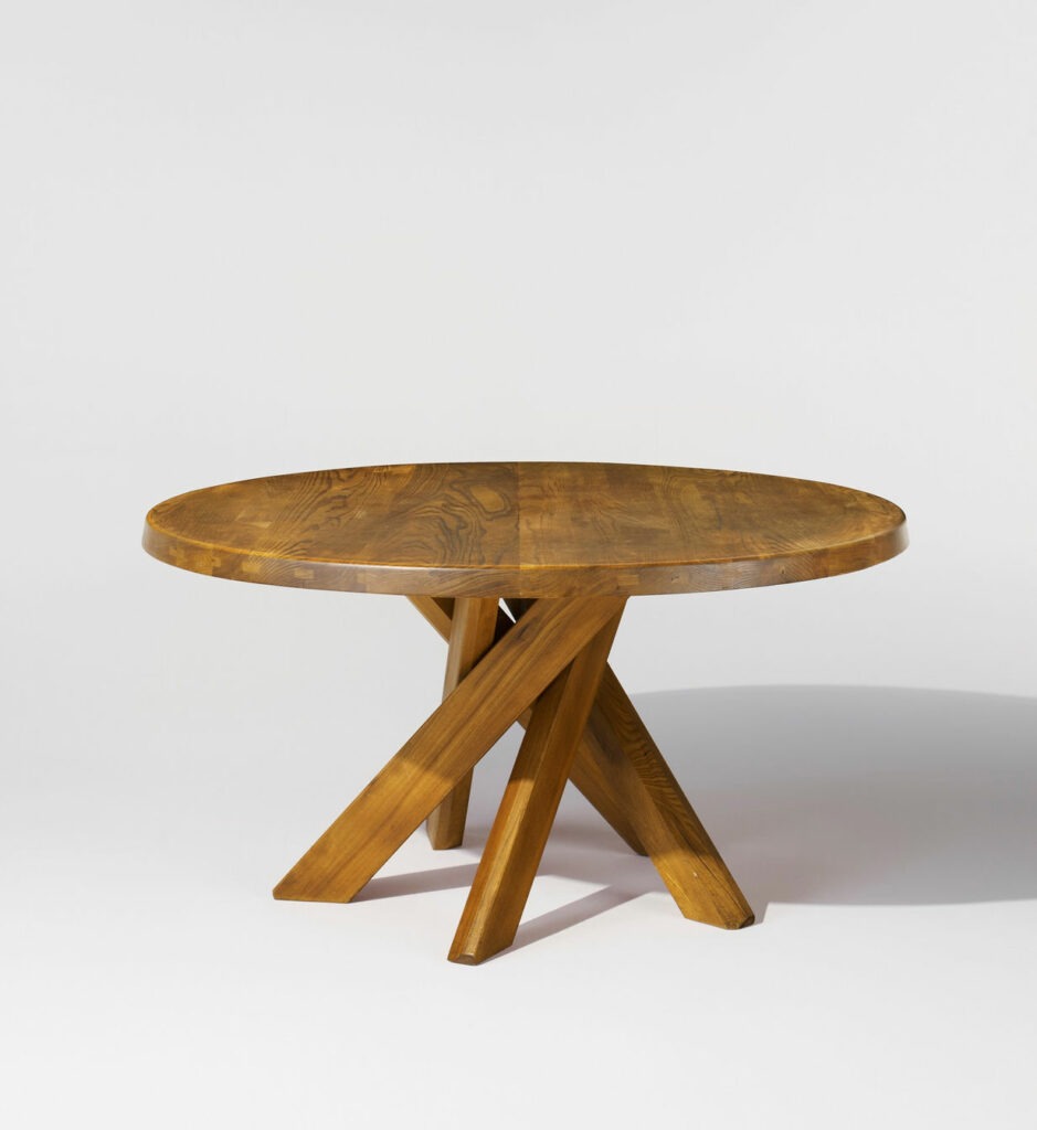 Table de salle à manger T21 de Pierre Chapo, plateau circulaire en orme massif à tranches assemblées, piétement en étoile à quatre pieds croisés en orme, design français vers 1960-1970