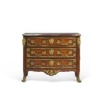 commode d'époque régence en marqueterie et bronzes dorés