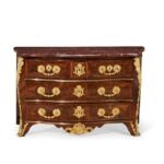 commode d'époque régence en marqueterie et bronzes dorés