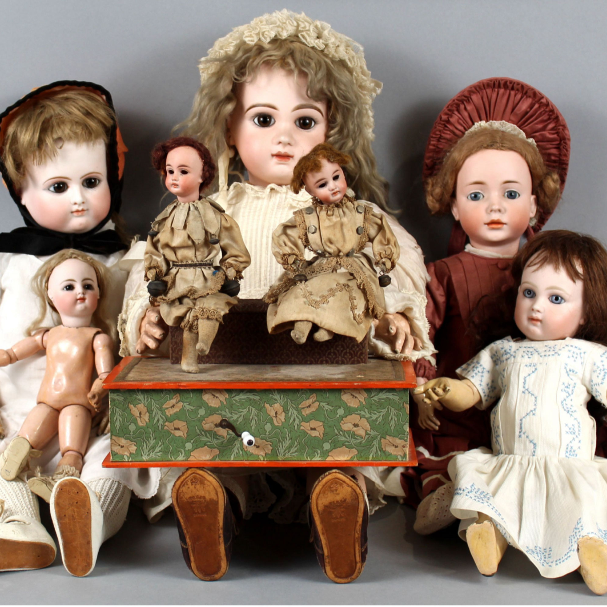 poupee-porcelaine-ansart-paris-antiquaire-2312 Poupée en porcelaine collection française XIXe siècle – Image 1