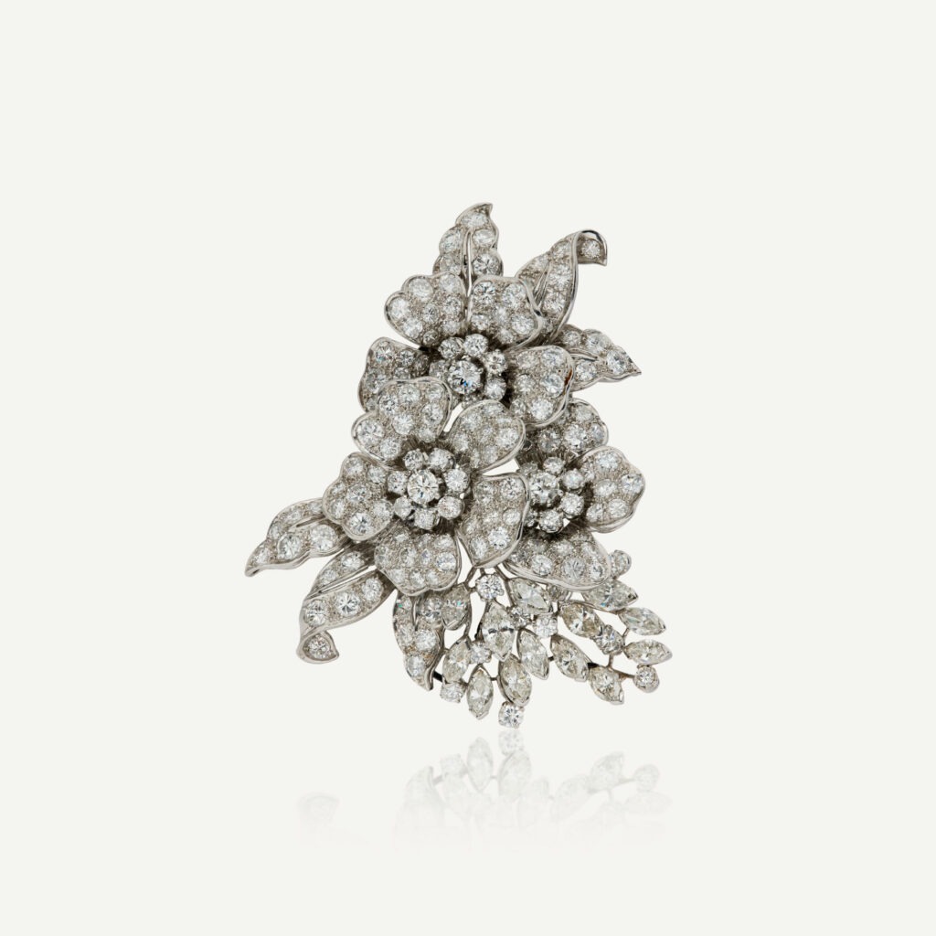 broche florale diamants